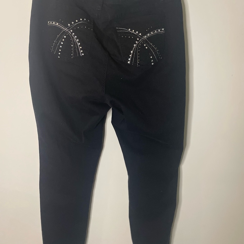 Black skinny jeans in very good condition.  Soft to the touch very comfortable.